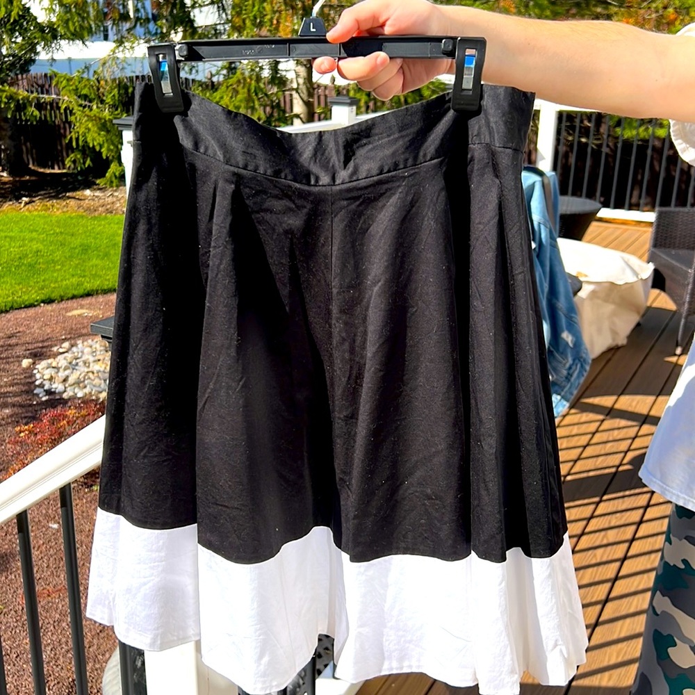 Amanda & Chelsea Knee Length Skirt.